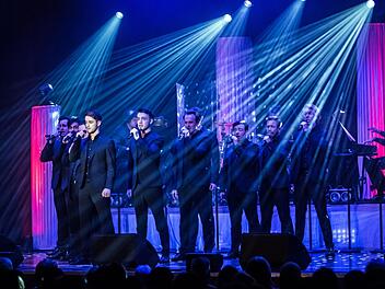 Große Show vor zahlreichen Zuhörern: "The 12 TEnors" gastierten im Coburger Kongresshaus Rosengarten.Foto: Jochen Berger