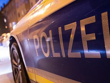 Auf der Flucht vor der Polizei man&ouml;vrierte sich eine betrunkene Autofahrerin in Bamberg direkt in eine Sackgasse. Symbolfoto: Daniel Karmann/dpa