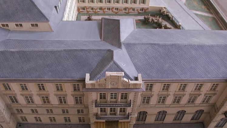 Das Littmann-Modell zeigt die Fassade des Kurhaushotels um 1900. Foto: Benedikt Borst