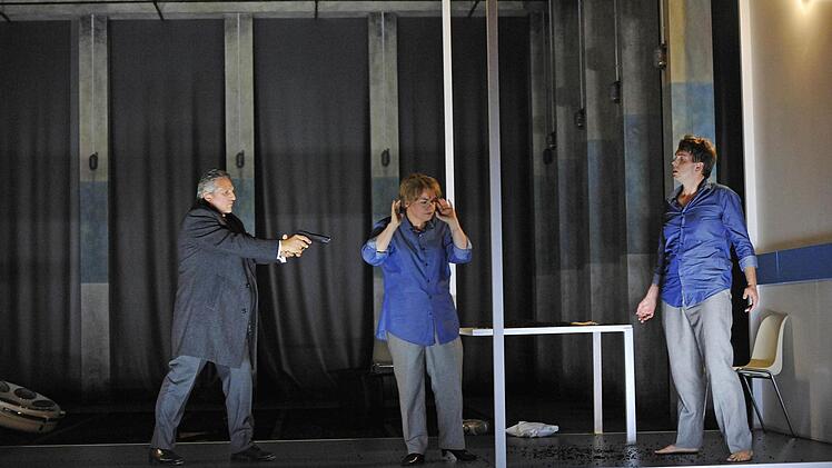 Szene aus Beethovens "Fidelio" am Landestheater Coburg in der Neuinszenierung von Rudolf FreyFoto: Andrea Kremper