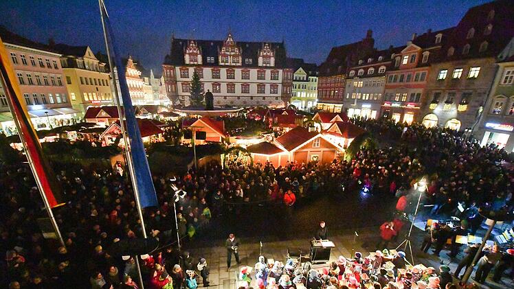 Impressionen von der Eröffnung des Coburger Weihnachtsmarktes. Foto: Ronald Rinklef