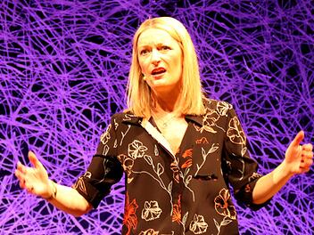 Eine Frau - viel Gesichter: Monika Gruber. Fotos: Johanna Blum