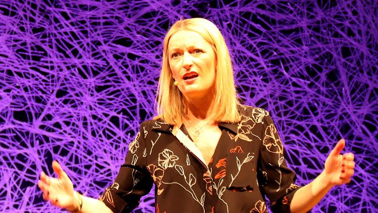 Eine Frau - viel Gesichter: Monika Gruber. Fotos: Johanna Blum