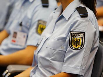 Ab 2024 soll es in Bamberg anstatt über 2000 nur noch knapp 1000 Plätze im Bundespolizeiaus- und fortbildungszentrum geben.  Foto: Matthias Hoch/Archiv
