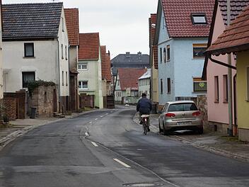 Die Ortsdurchfahrt in Diebach zeigt schon seit Jahren einen sanierungsbedürftigen Zustand.Arkadius Guzy