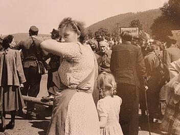 Der 3. Juni 1952 ging als "Schwarzer Donnerstag" in die Geschichte  von Heinersdorf, das in Thüringen liegt, ein. Nachdem die Menschen einen Umsiedlungsbescheid erhalten hatten, flüchteten sie in die BRD. Repro: Cindy Dötschel