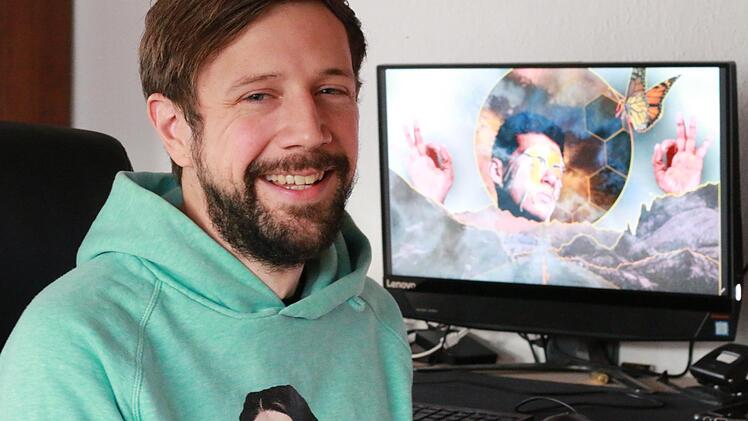 Markus Renninger entwirft die  Motive für seinen Online-Shop hauptsächlich am  PC. Benedikt Borst