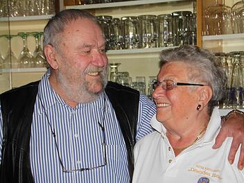 Das sind Anneliese König und Paul Zaps aus Bad Brückenau. Sie suchen einen Nachfolger für den Gasthof Deutsches Haus. Foto: Ulrike Müller
