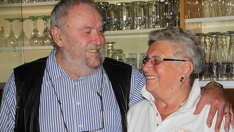 Das sind Anneliese König und Paul Zaps aus Bad Brückenau. Sie suchen einen Nachfolger für den Gasthof Deutsches Haus. Foto: Ulrike Müller