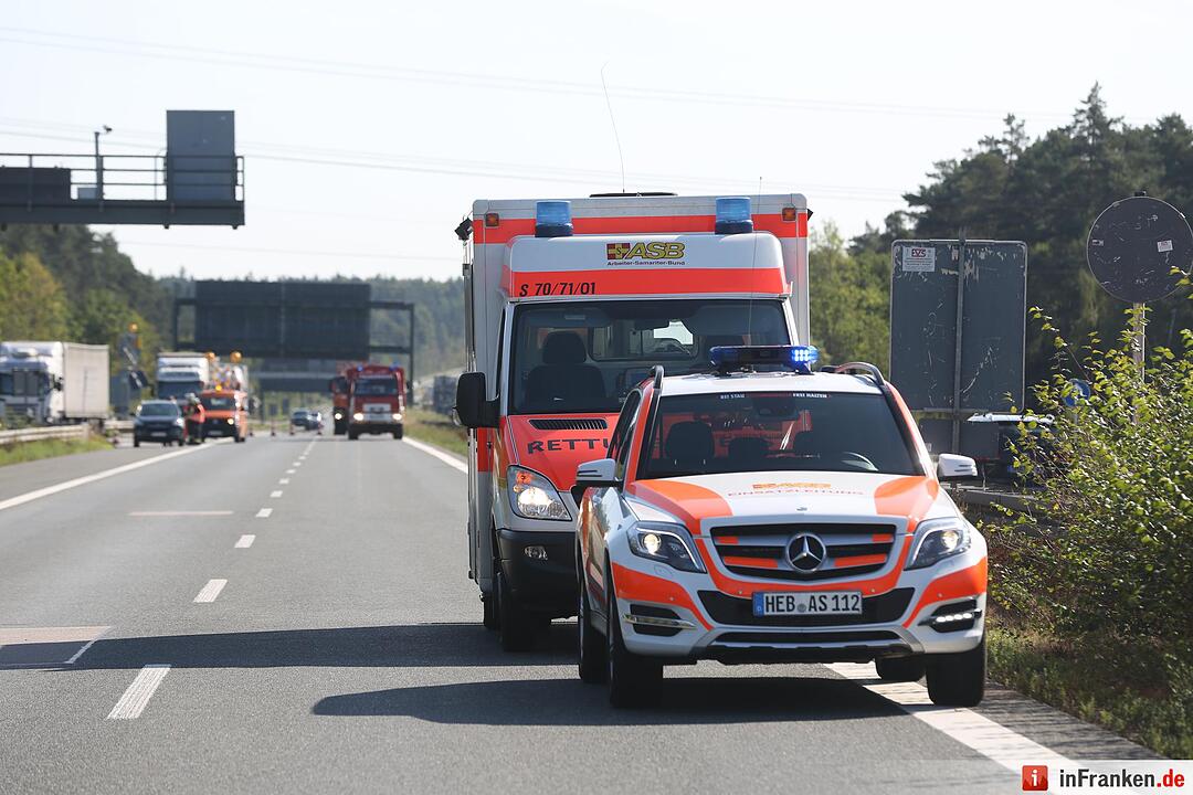 Lkw rast in Stauende - Eine Tote, sieben Verletzte