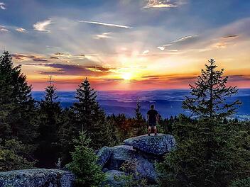 Der Ochsenkopf im Fichtelgebirge bietet eine Menge an Erlebnissen für ein- und mehrtägige Ausflüge. Foto: Ramona Schirner/infrankenpix.de