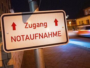 Verletzter Mann mit Taxi in Notaufnahme gebracht