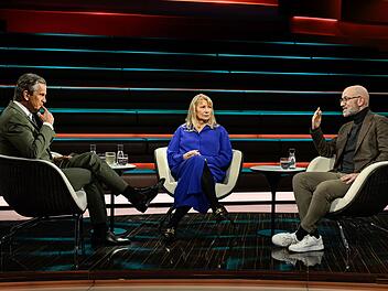 Sie diskutierten am Dienstagabend über Sinn und Unsinn der Brandmauer zur Afd, von links: Moderator Markus Lanz, Petra Köpping und Peter Tauber.