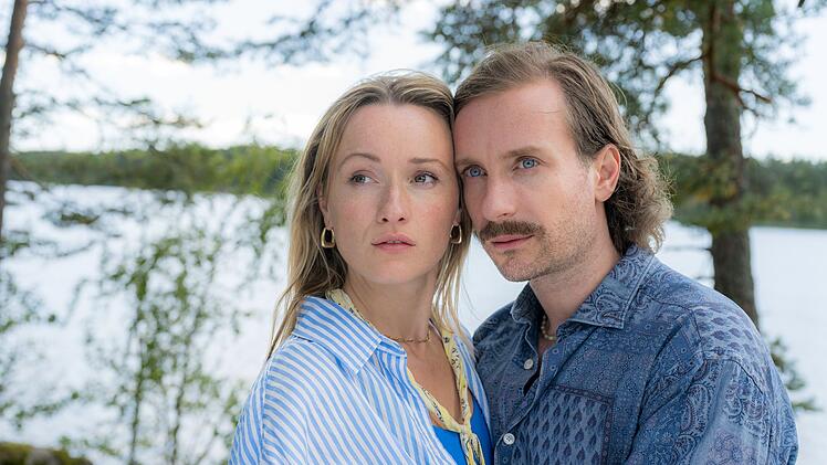 Marie (Marie von Reibnitz) und Simon (Max Rothbart) treffen immer wieder aufeinander.