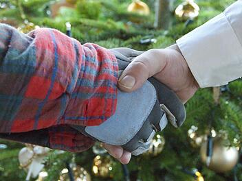 Bei der Caritas gibt es Berater, die auch Langzeitarbeitslosen zur Seite stehen. Und es gibt sie, die positiven Beispiele, bei denen Menschen nach schweren Jahren doch wieder mit einer unbefristeten Arbeitsstelle eine gute Zukunft in Aussicht steht. Symbolbild: Sabine Weinbeer