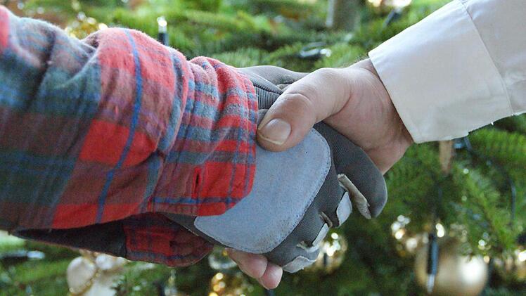 Bei der Caritas gibt es Berater, die auch Langzeitarbeitslosen zur Seite stehen. Und es gibt sie, die positiven Beispiele, bei denen Menschen nach schweren Jahren doch wieder mit einer unbefristeten Arbeitsstelle eine gute Zukunft in Aussicht steht. Symbolbild: Sabine Weinbeer