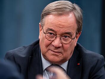 Armin Laschet kritisiert Vers&auml;umnisse bei der milit&auml;rischen Aufr&uuml;stung in Europa.