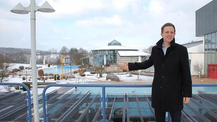 Die Therme Natur liegt dem Bad Rodacher Bürgermeister Tobias Ehrlicher besonders am Herzen. Immer wieder versucht er, die Werbetrommel für das Bad zu rühren. Auch er selbst besucht es gerne und oft, um zu entspannen. Foto: Rainer Lutz