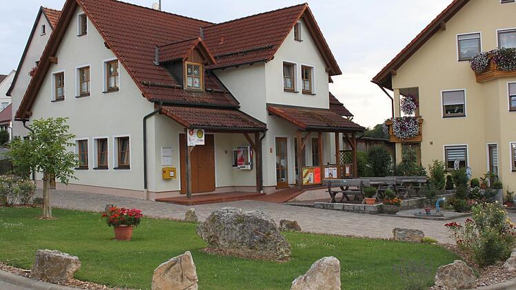 Beeindruckt hat auch das selbst erbaute Dorfgemeinschaftshaus.  Foto: Carmen Schwind