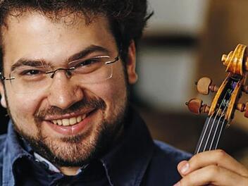 Jonian-Ilias Kadesha  war der Solist im 2. Sinfoniekonzert des Landestheaters Coburg.  PR
