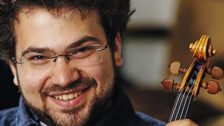 Jonian-Ilias Kadesha  war der Solist im 2. Sinfoniekonzert des Landestheaters Coburg.  PR