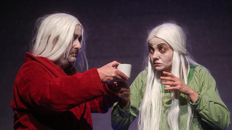 Szene aus "Forgotten Things" im Coburger Theater in der Reithalle.Foto: Henning Rosenbusch