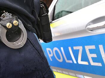 Bamberg: Aggressive Frau (50) tritt und verletzt mehrere Polizisten