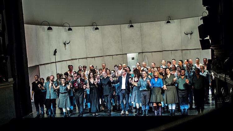 Reichlich Premieren-Applaus gab es für die Neuinszenierung von Georges Bizet Oper "Carmen" am Landestheater Coburg.Foto: Jochen Berger