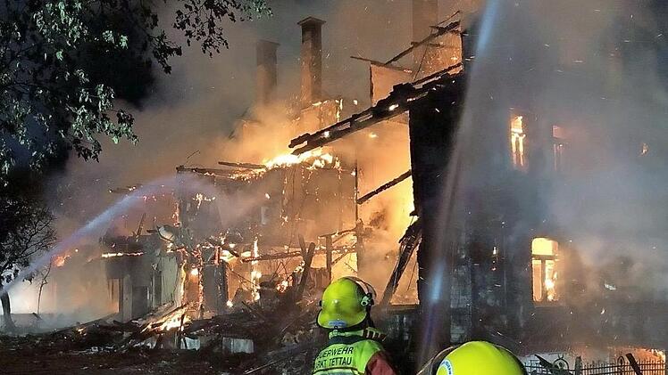 Rund 200 Einsatzkräfte rückten zu dem Brand am Tettauer Wildberg aus. Foto: Polizei Oberfranken