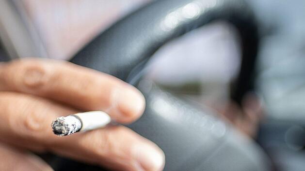 Heroldsberg: Rauchender Autofahrerin passiert folgenschwerer Fehler