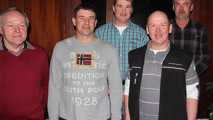 Die scheidenden und die neuen Vorstandsmitglieder der Jagdgenossenschaft Völkersleier.