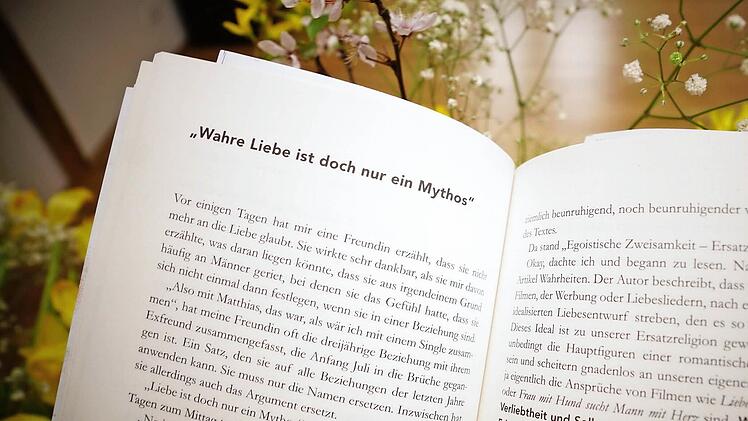 Michael Nast schreibt nicht darüber, wie man einen Partner fürs Leben findet, sondern beschreibt, wie das Leben als Single so ist.  Foto: Sarah Dann