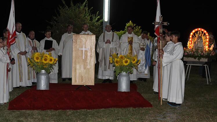Am Wortgottesdienst beim Friedenskreuz nahmen neun Geistliche teil. Foto: Michael Wunder