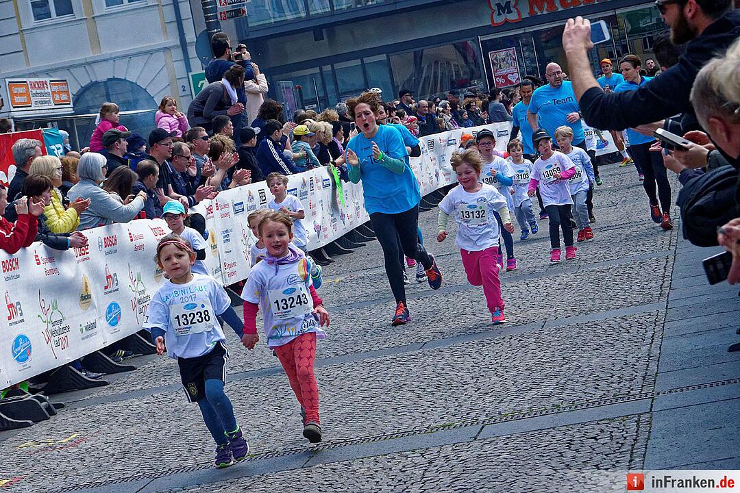 Weltkulturerbelauf 2017 in Bamberg: Der Zieleinlauf am Maxplatz