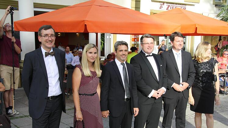 Intendant Tilman Schlömp, das Ehepaar Oette, Winfried Bausback, Heike und Sandro Kirchner (Landtagsabgeordneter).
