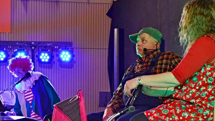 Angelika Schinzel und Claus Müller unterhalten sich über Klein-Fritzchen. Foto: Maik Bayersdorfer