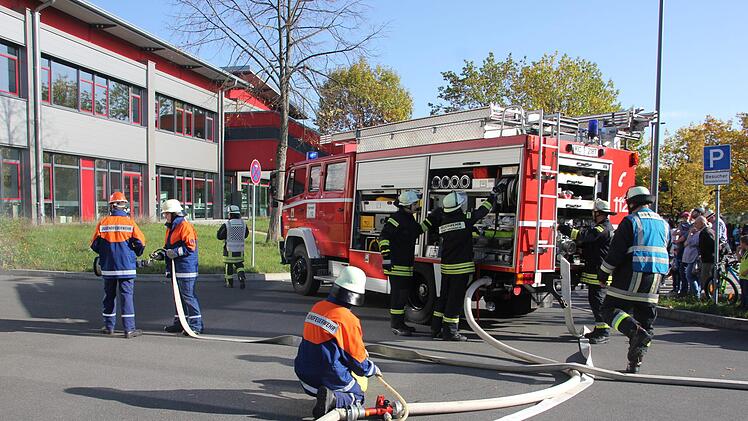 Übungseinsatz am Kronacher Schulzentrum. Foto: Veronika Schadeck