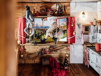 Wie in dieser Almhütte im "Magic Bavaria" kannst du in Upside Down Museen (scheinbar) an der Decke kleben.