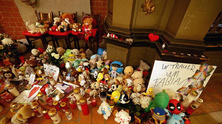 Tod von Fabian (8) in G&uuml;strow - Frau wegen Mordes angeklagt