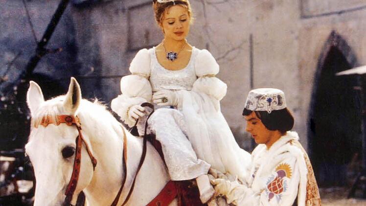 Kultfilm mit Romantikfaktor: Der tschechisch-ostdeutsche Märchenfilm "Drei Haselnüsse für Aschenbrödel" gehört seit Jahrzehnten zum weihnachtlichen Pflichtprogramm. Foto: WDR/Degeto