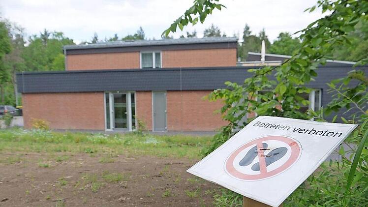 Da besteht noch Gesprächsbedarf: Wie das Außengelände rund um das ehemalige Freizeitzentrum in Witzmannsberg neu gestaltet wird, muss noch im Detail geklärt werden. Diskutiert wurde im Gemeinderat aber schon mal kräftig. Foto: Berthold Köhler