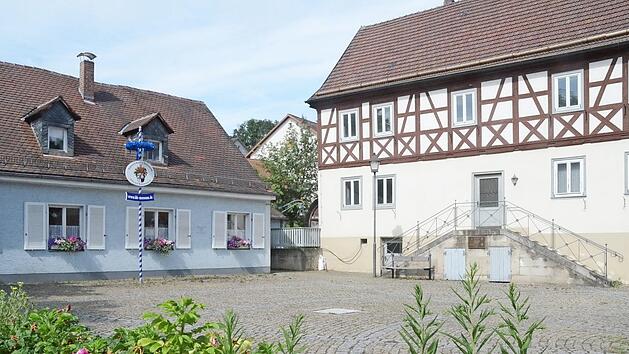 Der Paradiesplatz mit Brauer- und Büttnermuseum und Altem Rathaus in Weißenbrunn soll mit Sanierung, Um- und Neubau revitalisiert werden.  Foto: K.- H. Hofmann