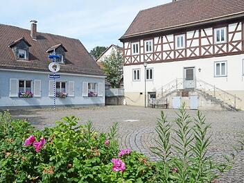 Der Paradiesplatz mit Brauer- und Büttnermuseum und Altem Rathaus in Weißenbrunn soll mit Sanierung, Um- und Neubau revitalisiert werden.  Foto: K.- H. Hofmann