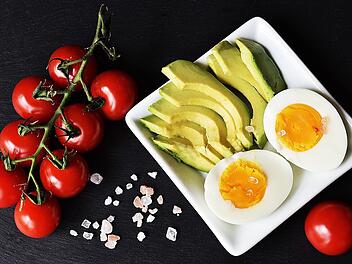 Ernährung gegen Falten: 5 Lebensmittel solltest du regelmäßig essen