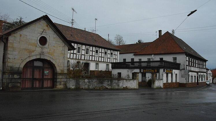 Im Bereich am Böswillibald-Areal sollen verschiedene aktuell ungenutzte Gebäude in ein Konzept für Gastronomie, betreutes Wohnen und Ärztehaus integriert werden. Foto: Gerhard Schmidt