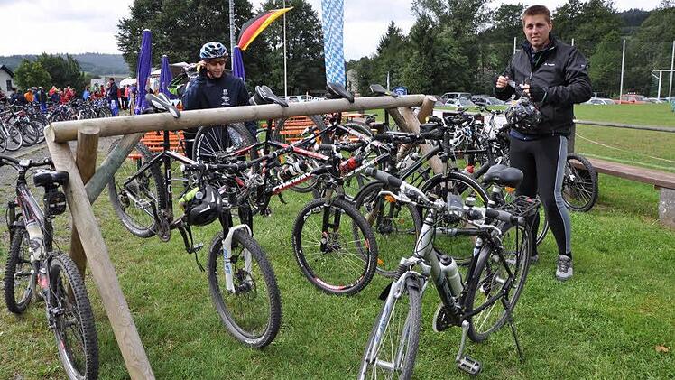 Wer in die Pedale tritt, generiert Spenden: Am Sonntag, 4. September startet wieder der "Radvierer" rund um Kothen. Foto: Petra Heurich