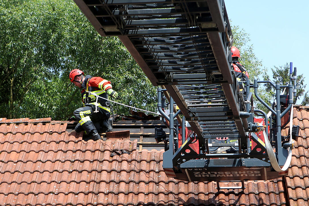 Kreis Bamberg: Brennende Mülltonnen greifen auf Garage und Wohnhaus über