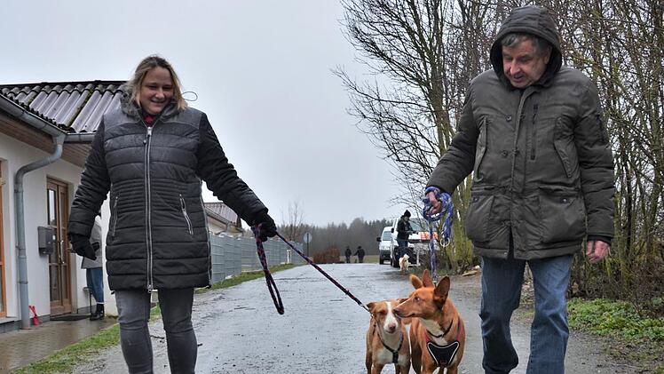 In Spanien haben Tinga und Tingo keine glücklichen Erfahrungen mit Menschen gemacht. Das soll sich in Kronach ändern. Foto: Sandra Hackenberg