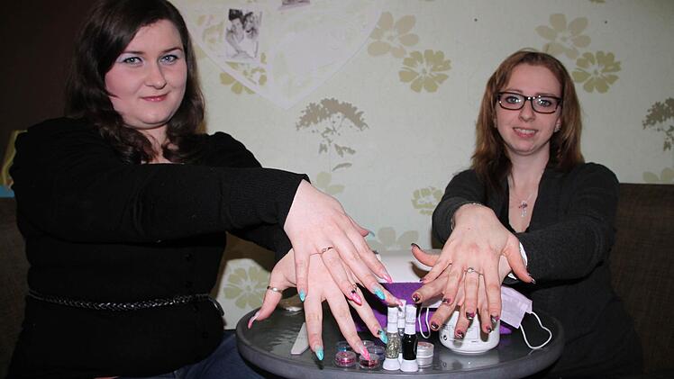 Jacqueline Krause (rechts) eröffnet ein neues Kosmetikstudio in Bad Brückenau. Mit im Team: Kosmetikerin Irina Steigerwald. Foto: Ulrike Müller