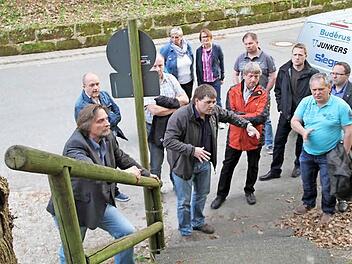 Der Haupt- und Finanzausschuss informierte sich über die geplanten Maßnahmen der Dorferneuerung in Kirchlein.  Foto: Gerda Völk